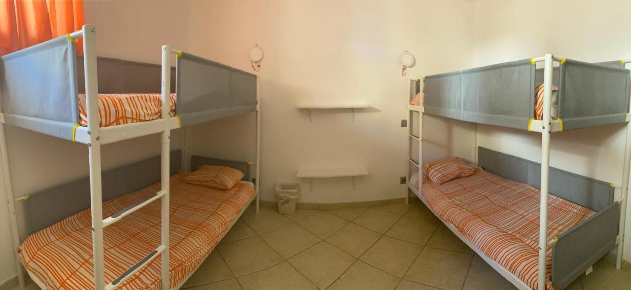 Lit dans Dortoir pour Femmes de 4 Lits